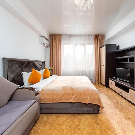 אלמטי Apartment Оn Makatayeva 5 B מראה חיצוני תמונה