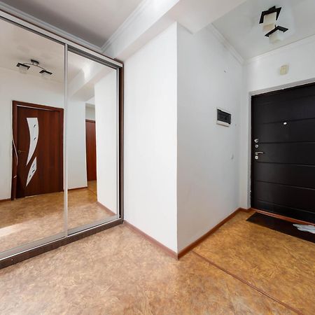 אלמטי Apartment Оn Makatayeva 5 B מראה חיצוני תמונה