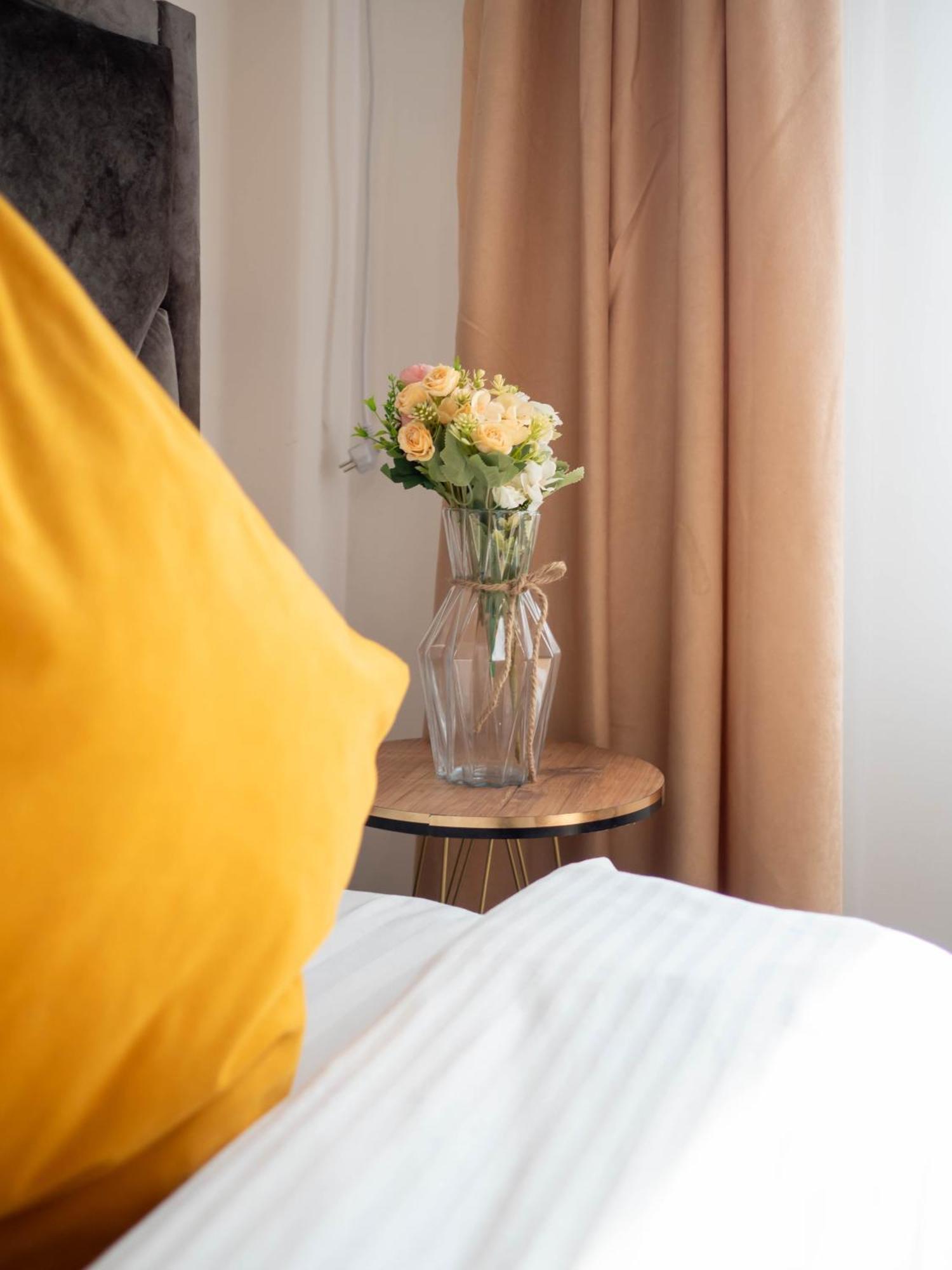 אלמטי Apartment Оn Makatayeva 5 B מראה חיצוני תמונה